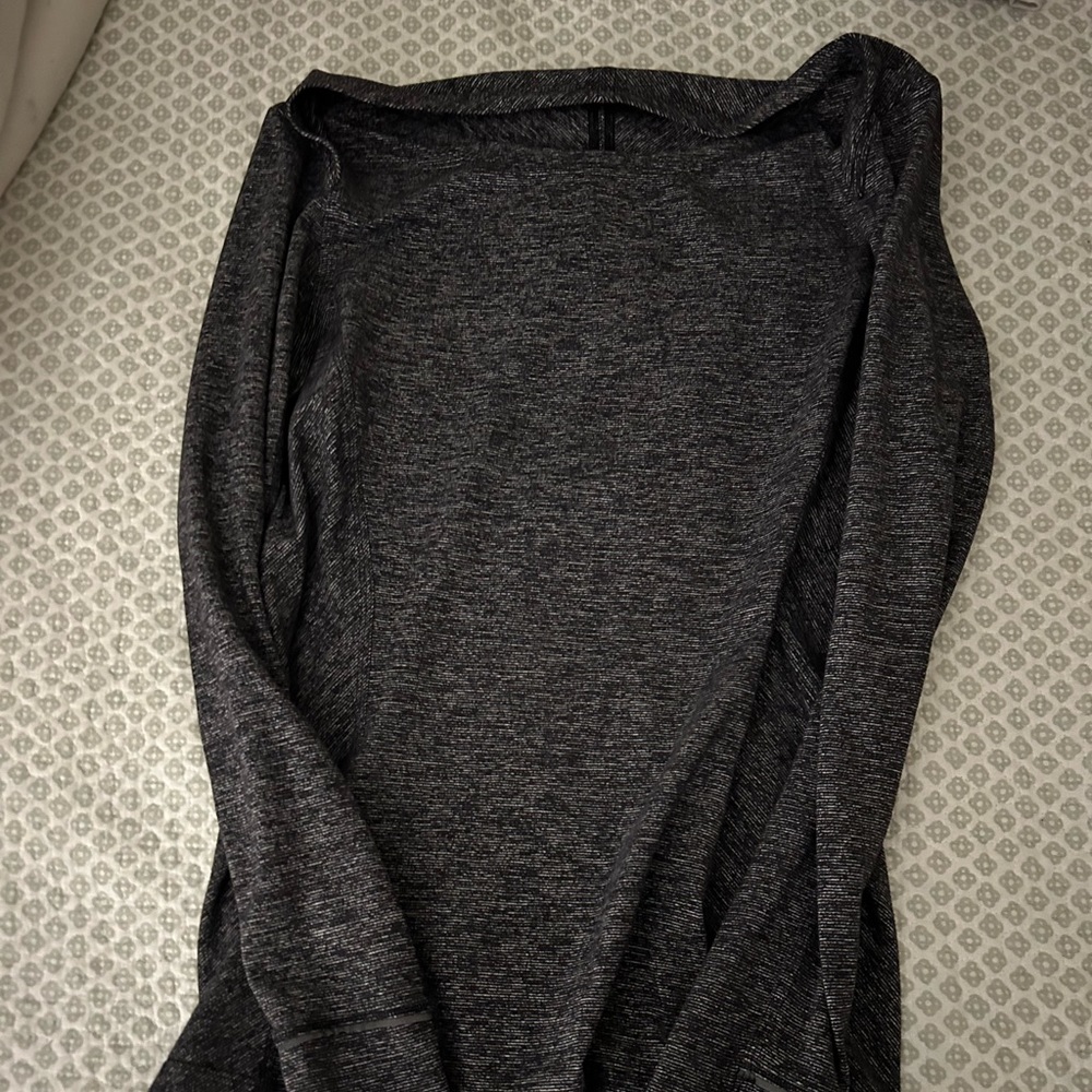 Grey/black Lululemon pull over